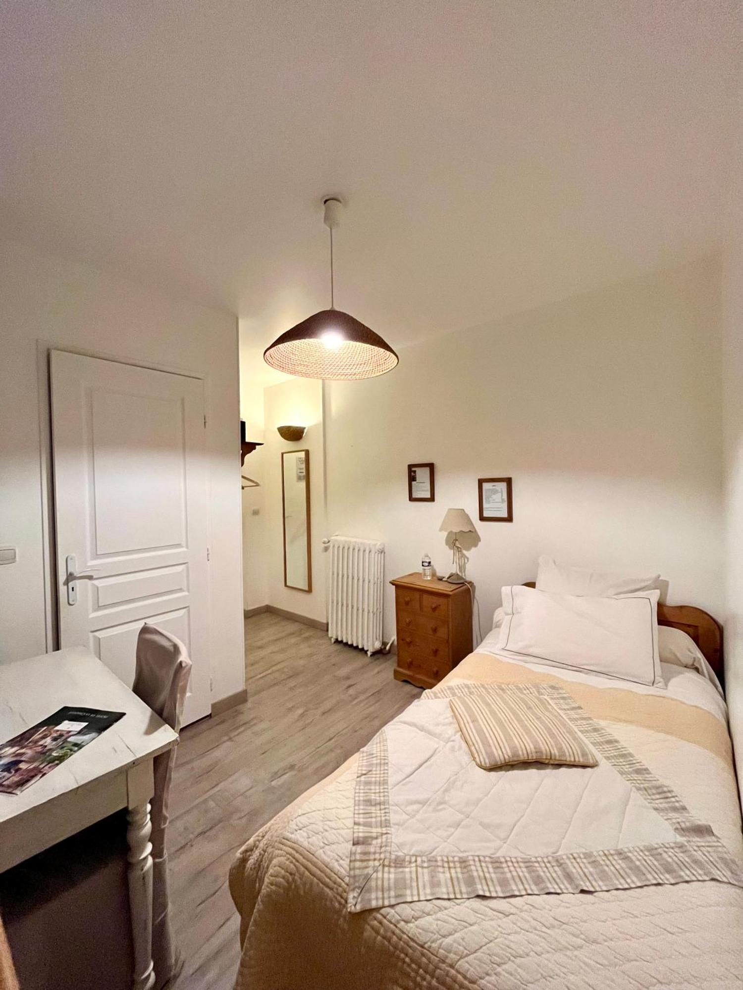 Logis Hotel De La Chapelle 밀롱라샤펠 외부 사진