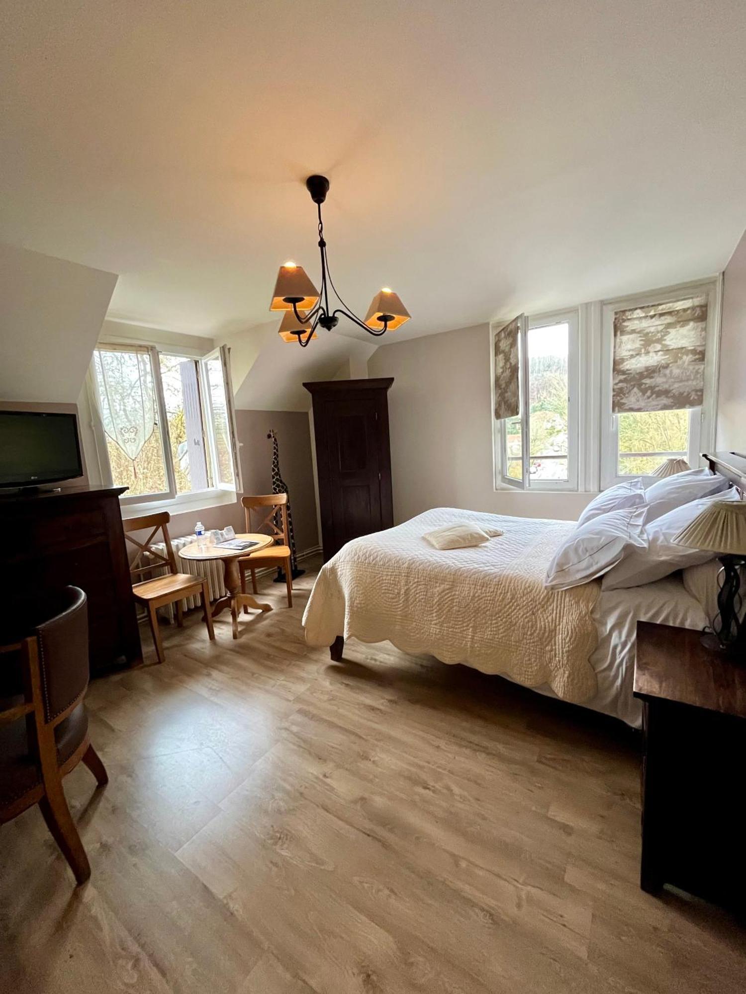 Logis Hotel De La Chapelle 밀롱라샤펠 외부 사진