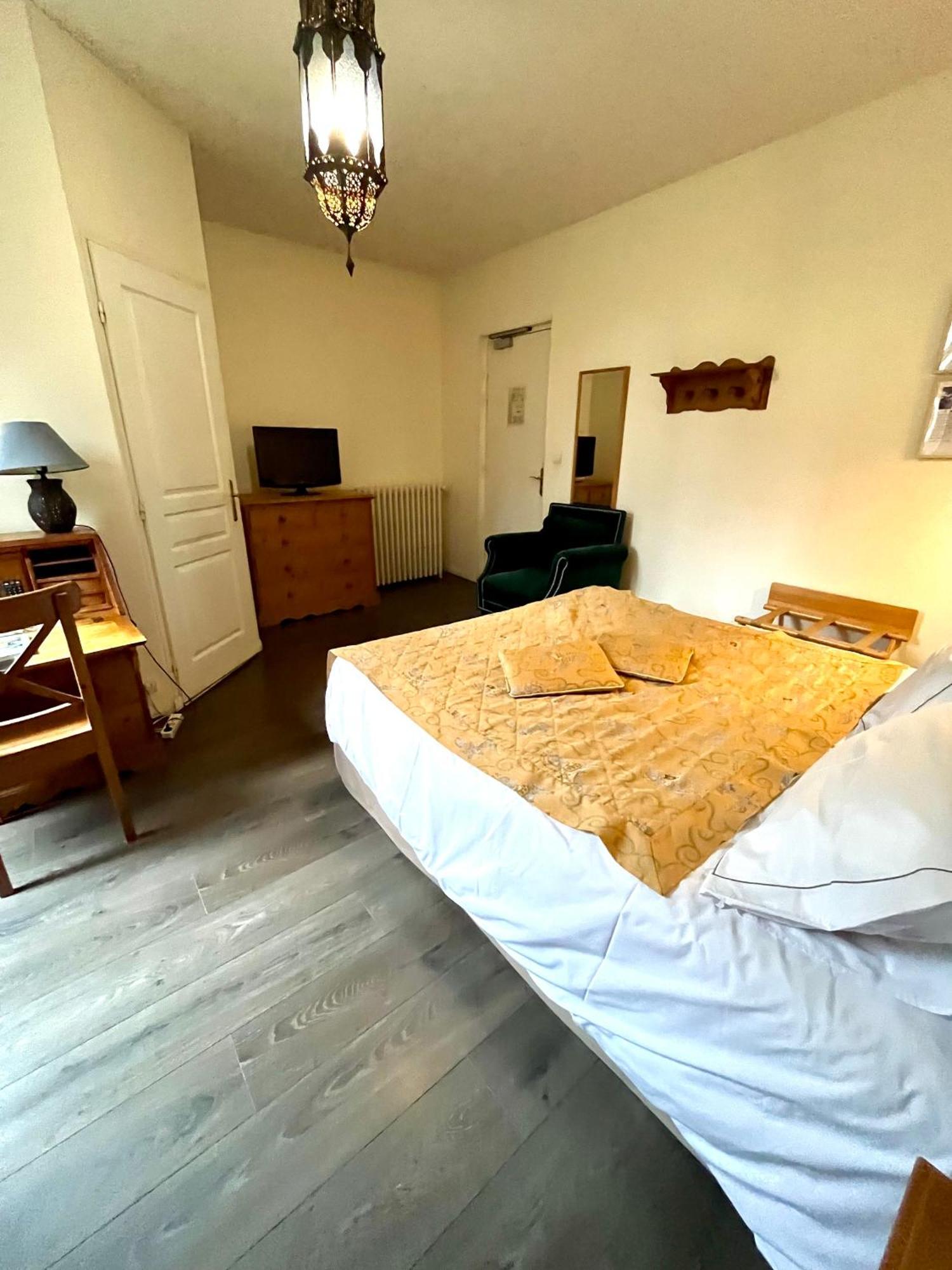 Logis Hotel De La Chapelle 밀롱라샤펠 외부 사진